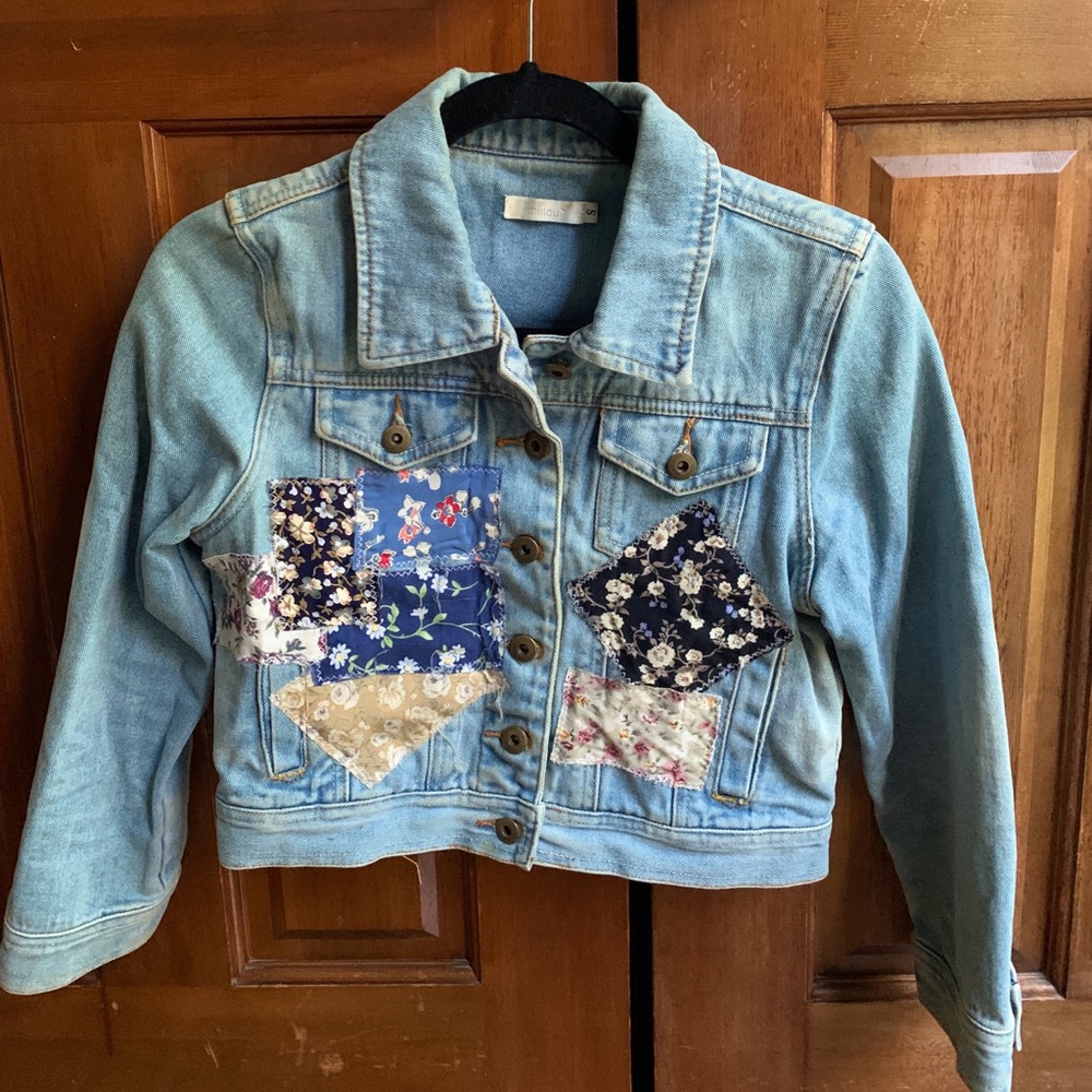 Floral Patch Cropped Denim Jacket